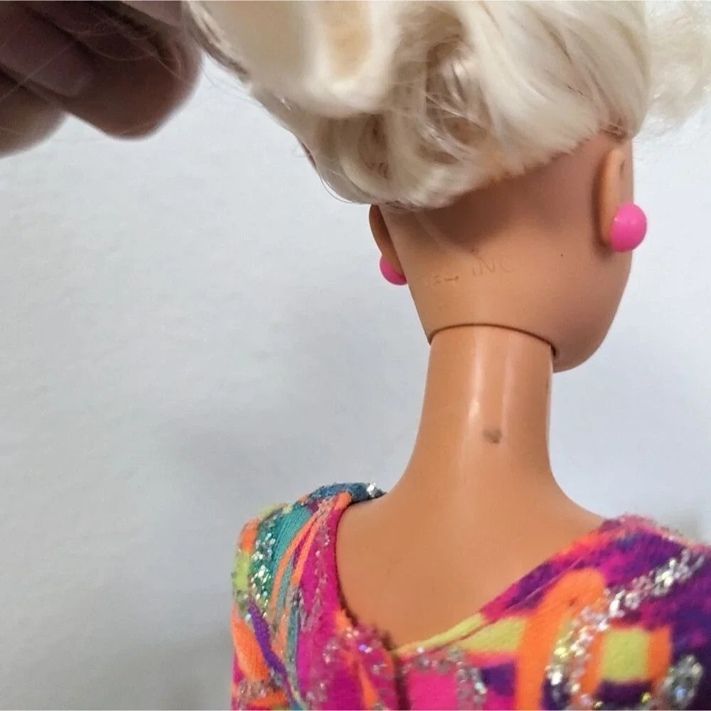 Hot Skatin Barbie Doll Articulated Jointed Blonde Hair Blue Eyes 1993 Mattel